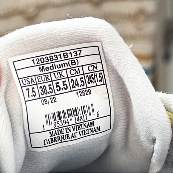 Brooks Women's White and Yellow Running Shoes - Picture 7 of 8